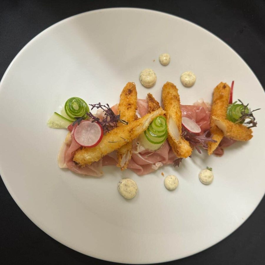 Tempura van witte en groene asperges
