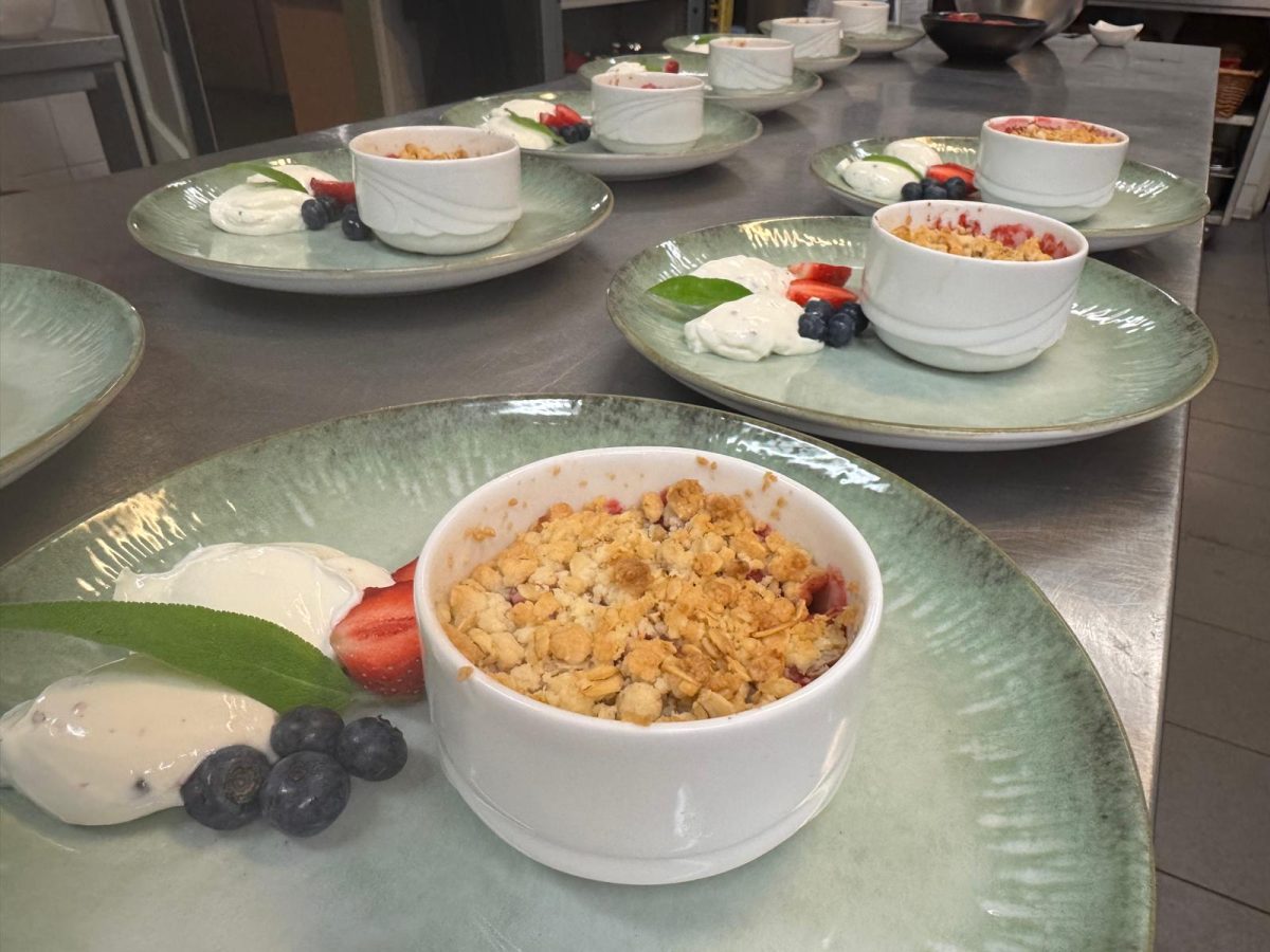 Aardbeien crumble met specerijen hangop
